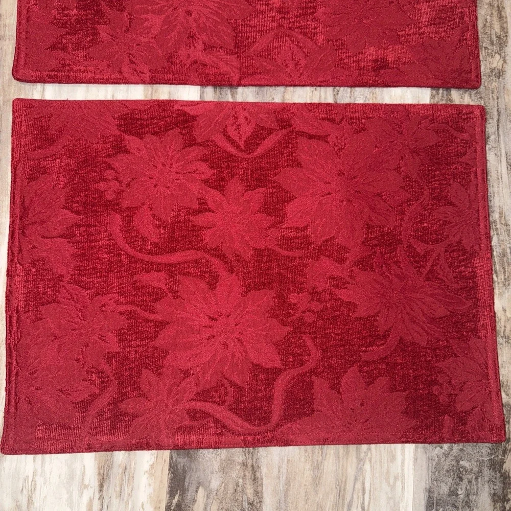 4 Vintage Red Textured Floral Flowers Christmas Cloth Placemats 18 X 12.75 Inch